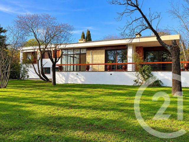 Maison 8 pièces 245 m²