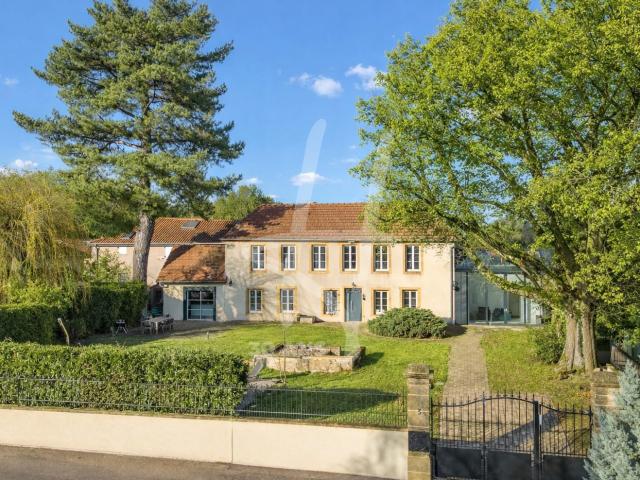 Maison 8 pièces 245 m²