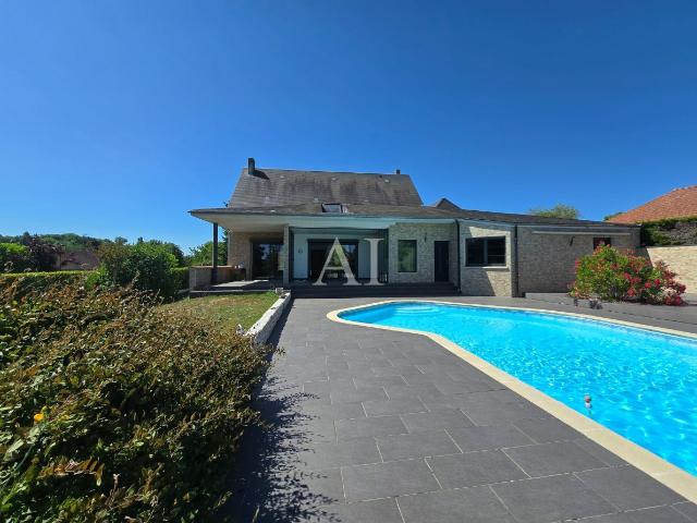 Maison 8 pièces 245 m²