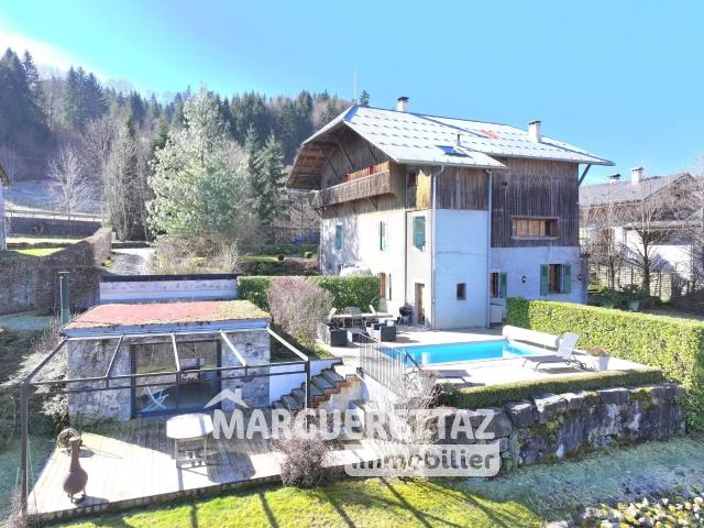 Maison 8 pièces 246 m²