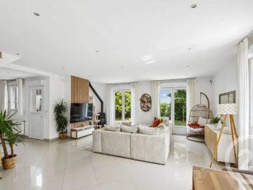 Maison 8 pièces 246 m²