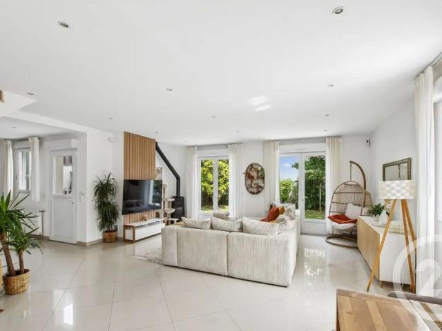 Maison 8 pièces 246 m²