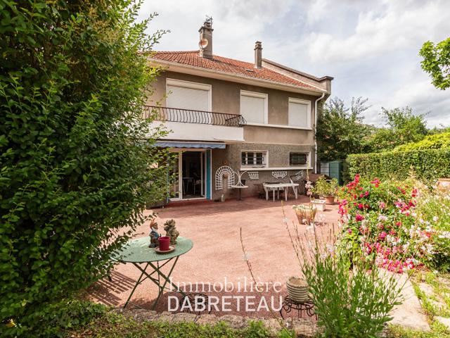 Maison 8 pièces 246 m²