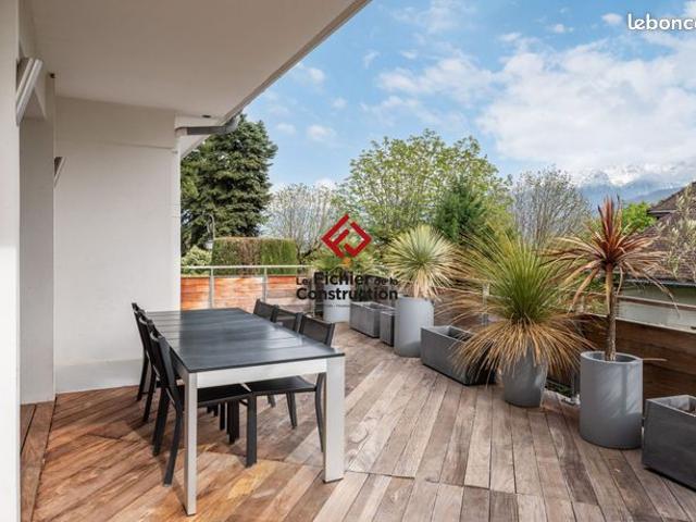 Maison 8 pièces 246 m²