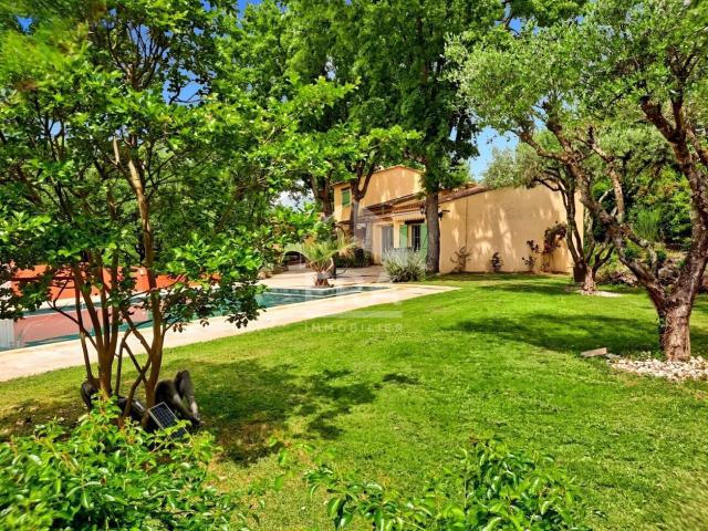 Maison 8 pièces 246 m²