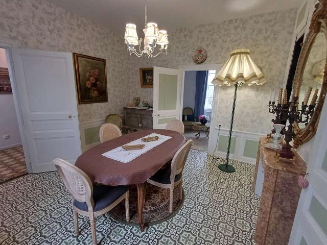 Maison 8 pièces 246 m²