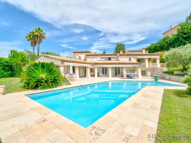 Maison 8 pièces 246 m²