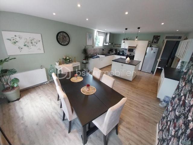 Maison 8 pièces 246 m²
