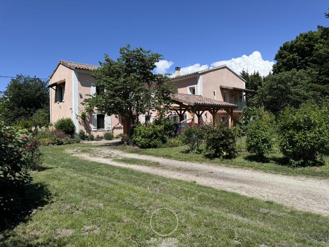 Maison 8 pièces 246 m²