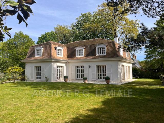 Maison 8 pièces 247 m²