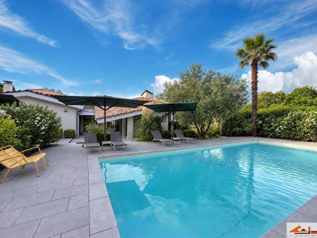 Maison 8 pièces 247 m²