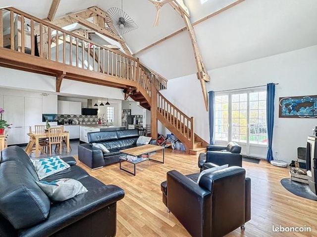 Maison 8 pièces 247 m²