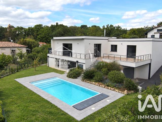 Maison 8 pièces 247 m²