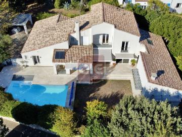 Maison 8 pièces 247 m²