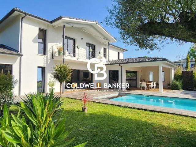 Maison 8 pièces 247 m²