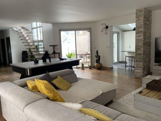 Maison 8 pièces 247 m²
