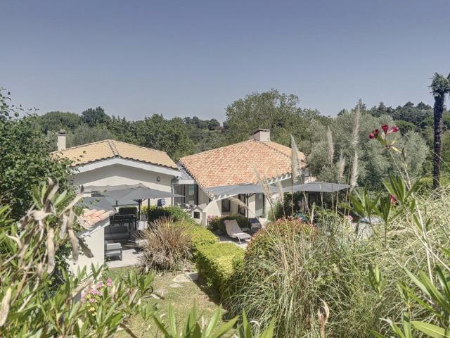 Maison 8 pièces 247 m²