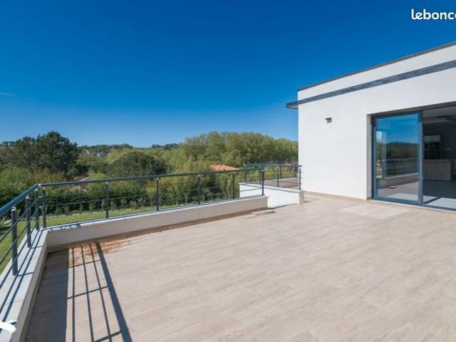 Maison 8 pièces 247 m²