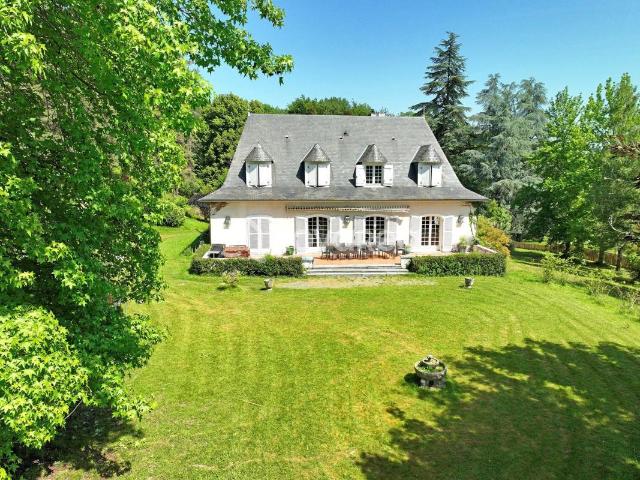 Maison 8 pièces 247 m²