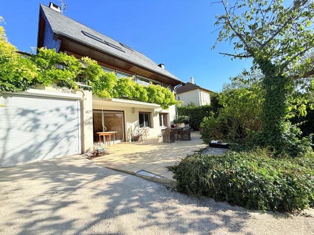 Maison 8 pièces 247 m²