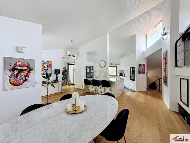 Maison 8 pièces 247 m²