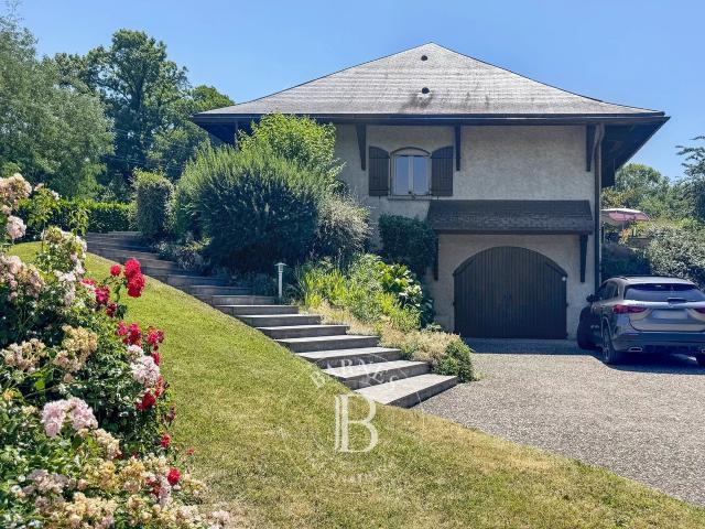 Maison 8 pièces 248 m²