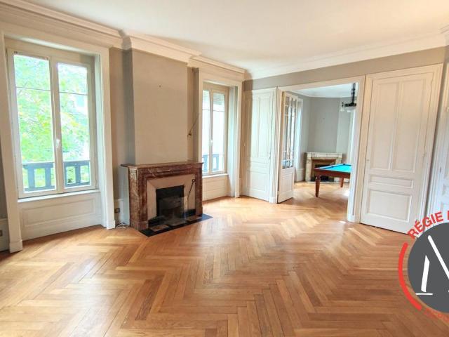 Maison 8 pièces 249 m²