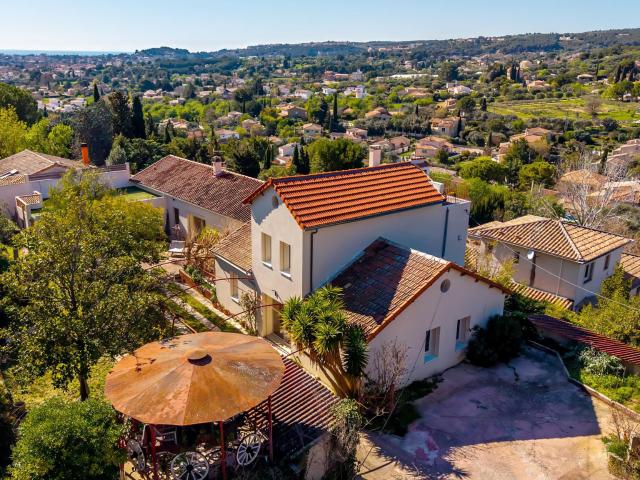 Maison 8 pièces 240 m²