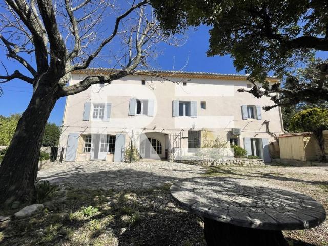 Maison 8 pièces 240 m²