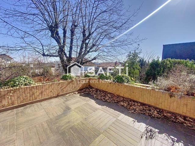 Maison 8 pièces 240 m²