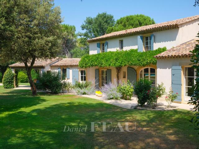Maison 8 pièces 240 m²