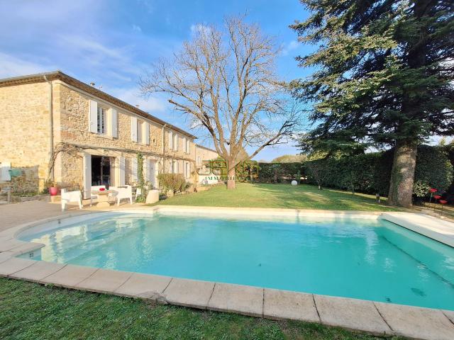 Maison 8 pièces 240 m²