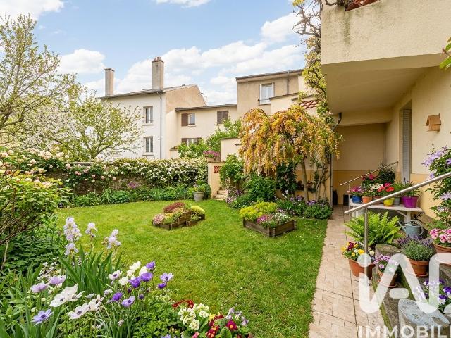 Maison 8 pièces 240 m²