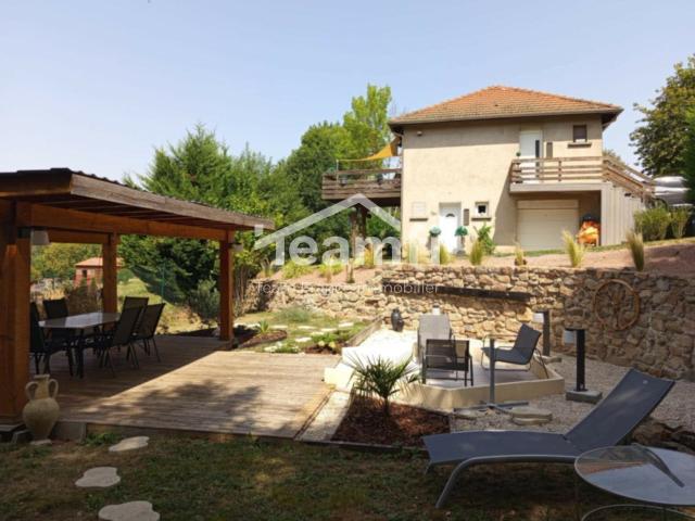 Maison 8 pièces 240 m²