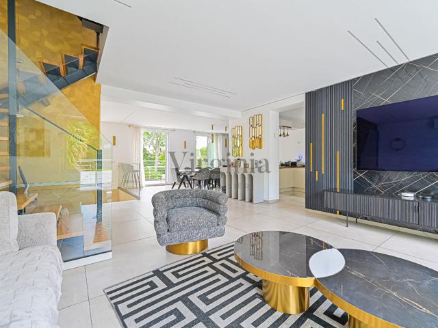 Maison 8 pièces 240 m²