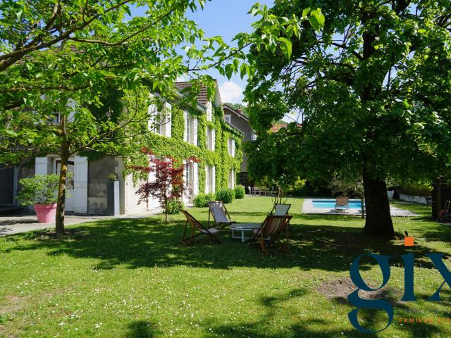 Maison 8 pièces 240 m²