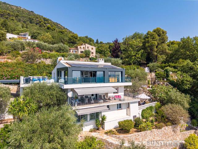 Maison 8 pièces 240 m²