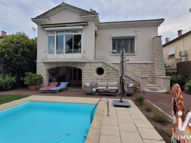 Maison 8 pièces 240 m²