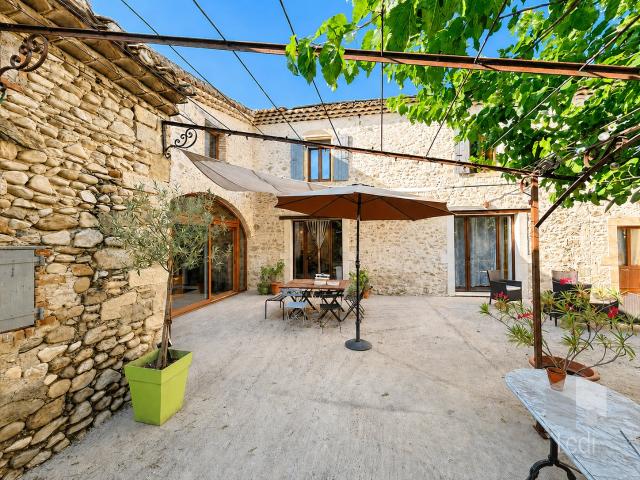 Maison 8 pièces 240 m²
