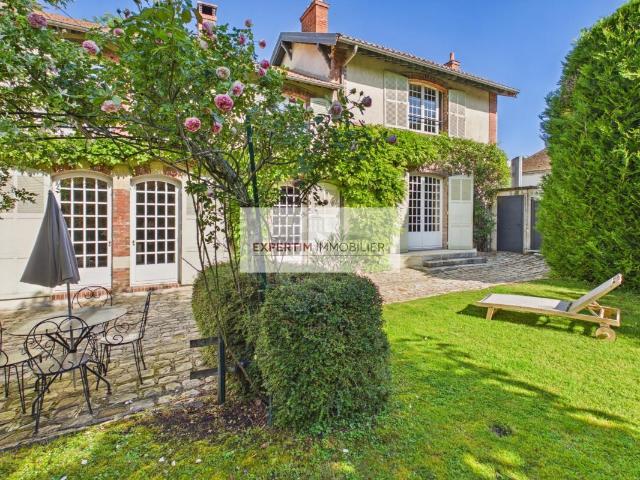 Maison 8 pièces 240 m²