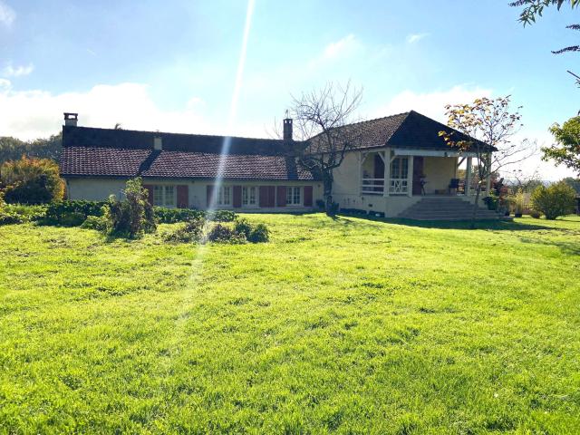 Maison 8 pièces 240 m²