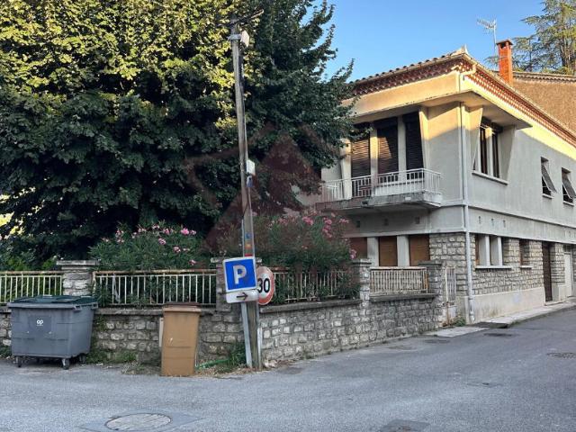Maison 8 pièces 240 m²