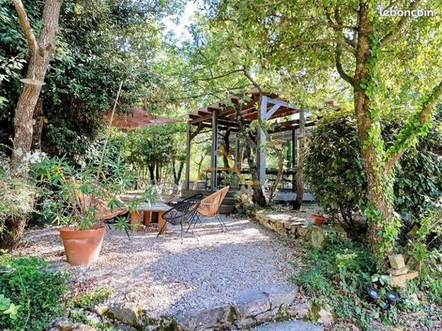 Maison 8 pièces 240 m²