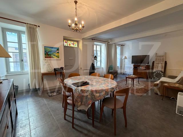 Maison 8 pièces 240 m²