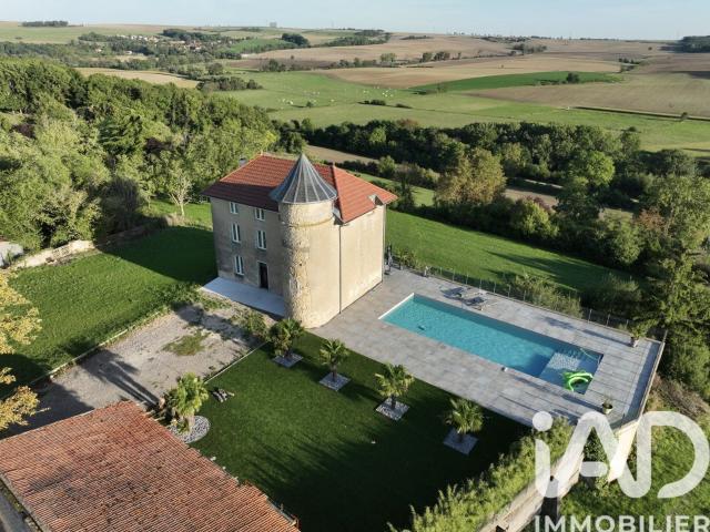Maison 8 pièces 240 m²