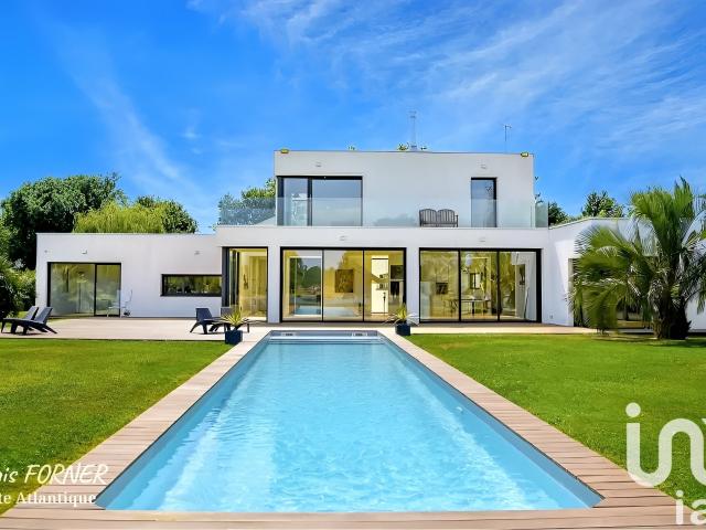 Maison 8 pièces 240 m²