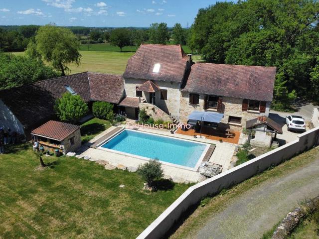 Maison 8 pièces 240 m²