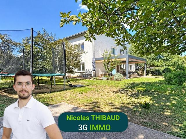 Maison 8 pièces 240 m²
