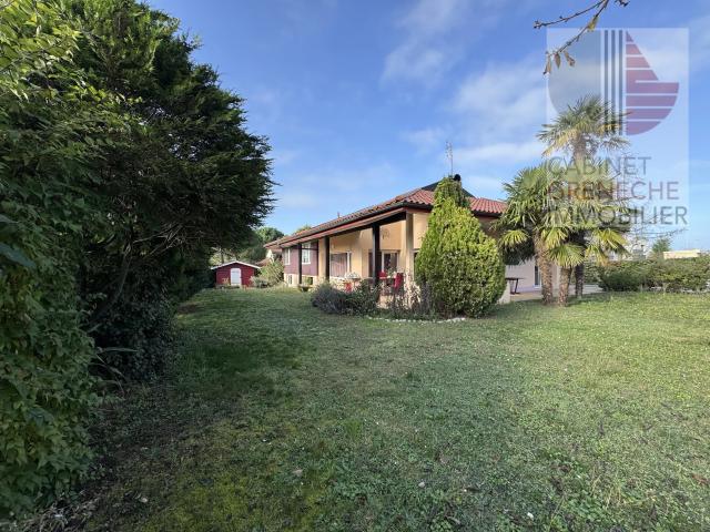 Maison 8 pièces 240 m²