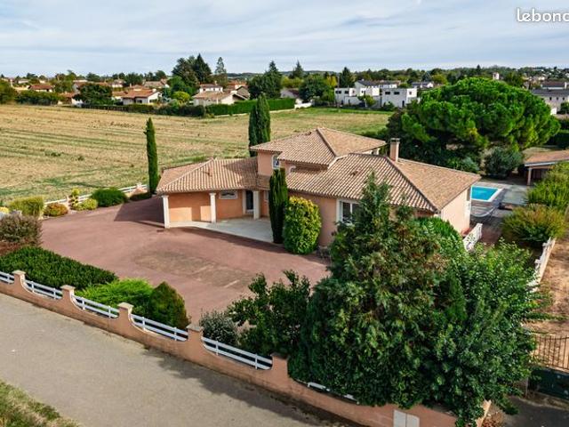 Maison 8 pièces 240 m²